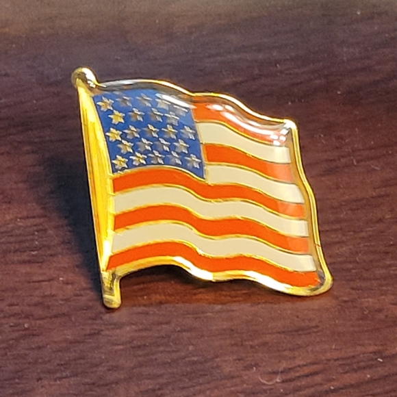 USA FLAG Vintage Enamel Pin - Picture 7 of 8